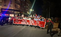 Afyonkarahisar’da Zafer Bayramı coşkusu: Onlarca kişi Fener Alayı’nda buluştu