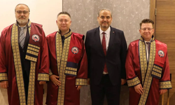 AFSÜ’de akademik kadro değişimi: 11 akademisyen cübbelerini giydi