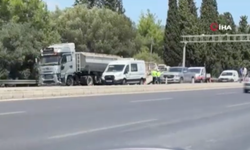 İzmir'de Feci Kaza! Bornova'da Tıra Arkadan Çarpan Kamyonet Sürücüsü Olay Yerinde Can Verdi