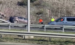 Afyonkarahisar-Antalya Yolunda Can Pazarı! Bariyerlere Saplanan Araçtan 3 Kişi Yaralı Çıkarıldı