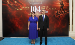 Büyük Taarruz’un 104. Yılında Unutulmaz Gece! Zafer Pastası Çocuklarla Birlikte Kesildi