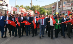 Afyonkarahisar sokaklarında zafer yürüyüşü: Protokol ve vatandaşlar aynı kortejde