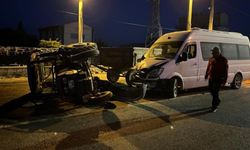 Şuhut'ta minibüs ile traktör çarpıştı: Çok sayıda yaralı var