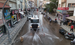Sandıklı'da Temizlik Mesaisi: Cadde ve Sokaklar Baştan Sona Yıkanıyor