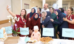 AFSÜ’den annelere kritik mesaj: “Emzirme sadece beslenme değil!”