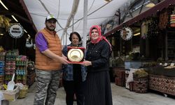 3 bin kişiye ikram edilen aşurenin arkasındaki isim: Çakır ailesine teşekkür plaketi takdim edildi