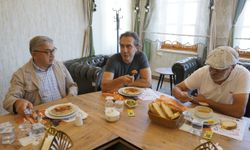 Şuhut Belediye Başkanı Özaşkın’dan Kıraç’a Özel Davet! Keşkek İkram Edilip Söz Alındı