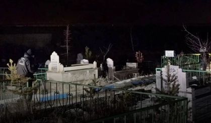 Erzurum’da mezarlıkta tüyler ürperten olay: Çöp poşetinin içinden bakın ne çıktı