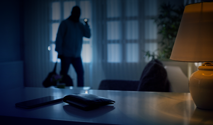 Afyonkarahisar Emniyeti'nden Kaçamadı: Hem Minibüsü Hem Evi Soyan Hırsız Tutuklandı!