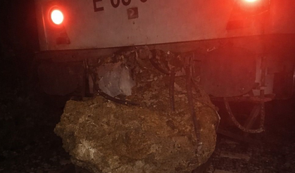 Balıkesir'de Tren Kazası: 6 Eylül Ekspresi Raydan Çıktı, 150 Yolcu Tahliye Edildi!