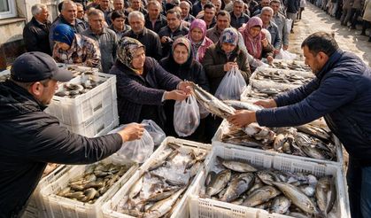 Bedava olduğunu duyan akın etti! O ilçede balık ücretsiz dağıtıldı
