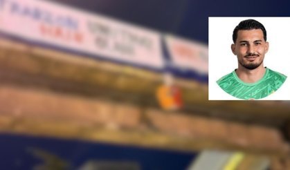 Sözün Bittiği Yer... Uğurcan Çakır’a Yönelik Tepkiler Sınırı Aştı! Üst Geçitteki Pankartta Ne Yazıyor?