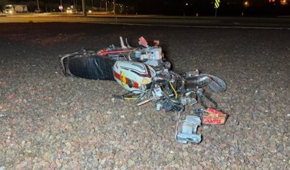 Afyonkarahisar’da Motosiklet Parçalara Ayrıldı! Kazada 2 Kişi Ağır Yaralandı