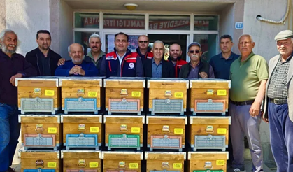 Dazkırı’da Arıcılara Destek Yağdı! 29 Üreticiye Kovan Ve Ekipman Desteği