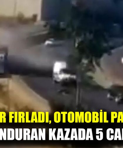 Konteyner otomobilin üzerine düştü, feci kazada 5 kişi hayatını kaybetti
