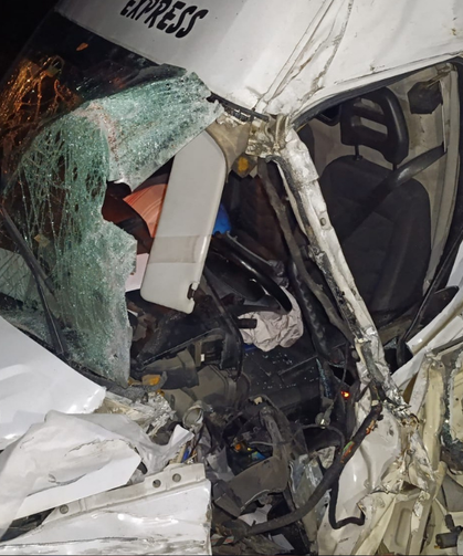 Afyon’da Kaza! Şarampole Devrilen Minibüste Can Pazarı!