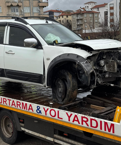 Afyonkarahisar Sandıklı'da Korkunç Kaza: Arazi Aracı 5 Metreden Evin Duvarına Uçtu!