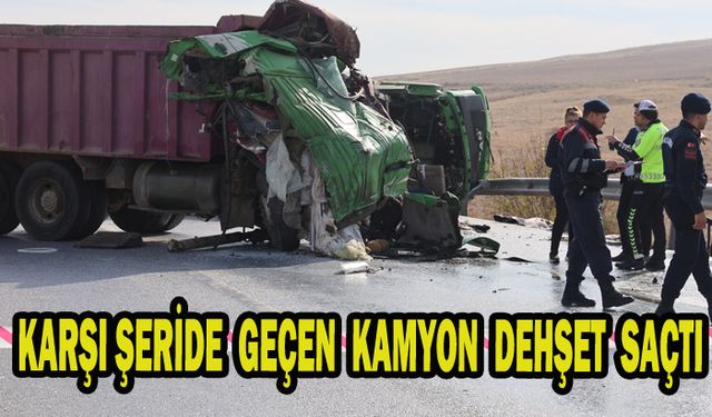 Karşı şeride geçen kamyon başka bir kamyonla çarpıştı: 2 ölü