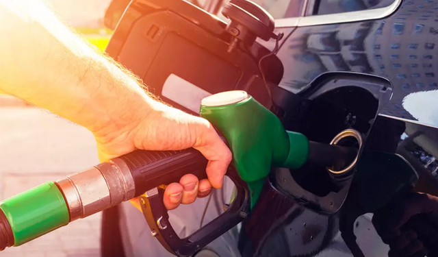 Akaryakıta Çifte Zam! Benzin ve Motorine Zam Ne Zaman Gelecek?