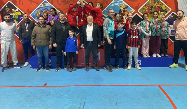Afyon’da Masa Tenisi Heyecanı! Küçük Kızlar İl Birinciliğinde Şampiyon Belli Oldu