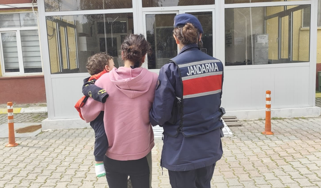 7 Ayrı Suçtan Aranıyordu, Kucağında Bebeği İle Hapse Girdi