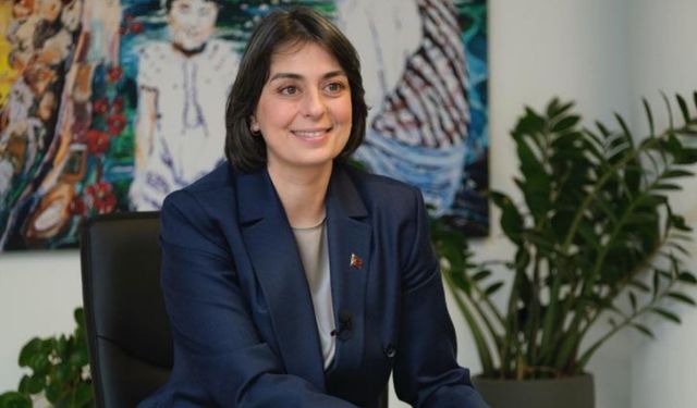 Sinem Dedetaş neden yürüteçle yürüyor, hasta mı? Sinem Dedetaş kimdir?