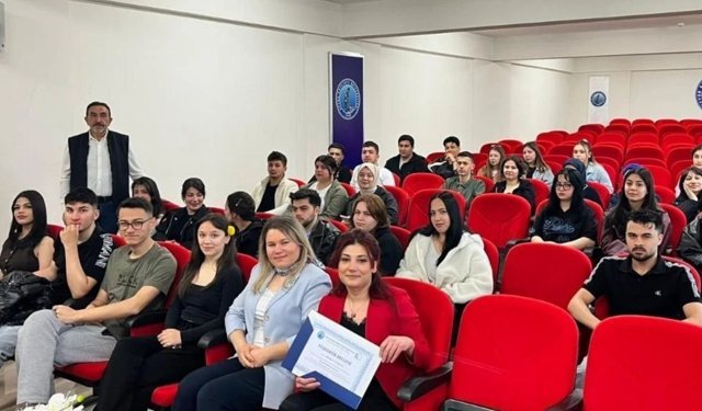 AKÜ Sandıklı MYO’da Turizm Haftası buluşması: Sektör deneyimi öğrencilerle paylaşıldı