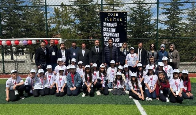 Afyon'da öğrenciler bilimle buluştu: TÜBİTAK 4006 fuarlarında projeler sergilendi