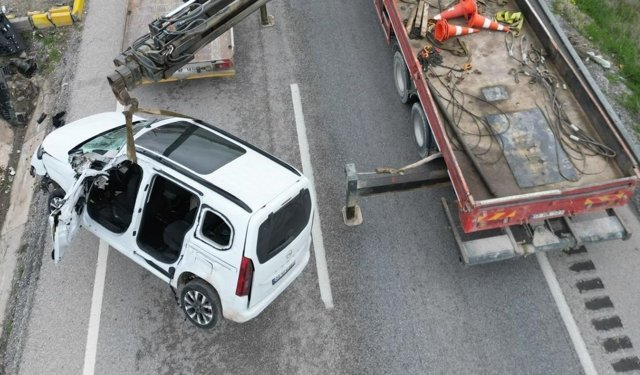 Afyon'da Kaza: Araçtan Fırlayan Kadın Hayatını Kaybetti