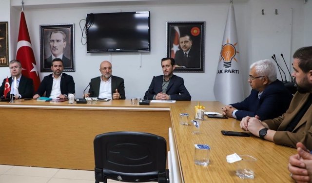 AK Parti Afyonkarahisar’da Yeni Strateji Dönemi: AK Parti Teşkilatı Prof. Dr. Fikret Yaman ile İstişarede Bulundu