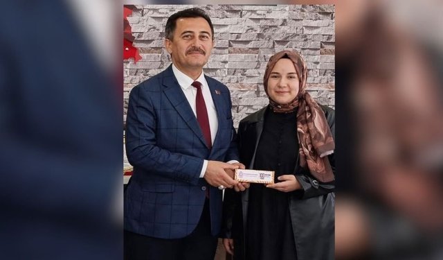 Yeşilay Yarışmasında Bolvadin Damgası! Melike Yükseldi'den Sanat Dolu Birincilik!