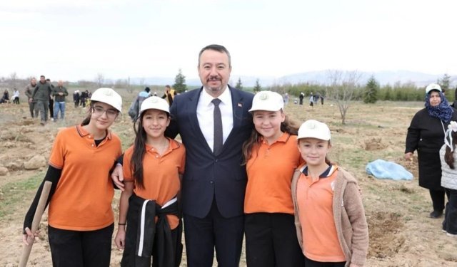 Sandıklı’da yeşil adım: Kent Ormanı’nda fidanlar toprakla buluştu
