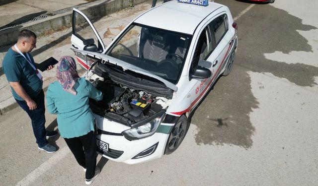 Geri park, yokuş kalkış ve yoğun trafik... Direksiyon başında ter döktüler!