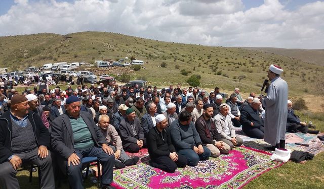 Şuhut'ta eller semaya açıldı: Çakırözü Yaylası’nda yağmur duası