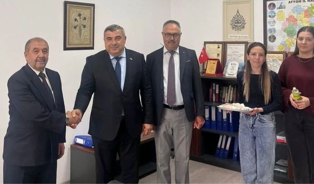 Afyonkarahisar Milli Eğitim’de bayramlaşma programı: Müdür Sünnetci personellerle bayramlaştı