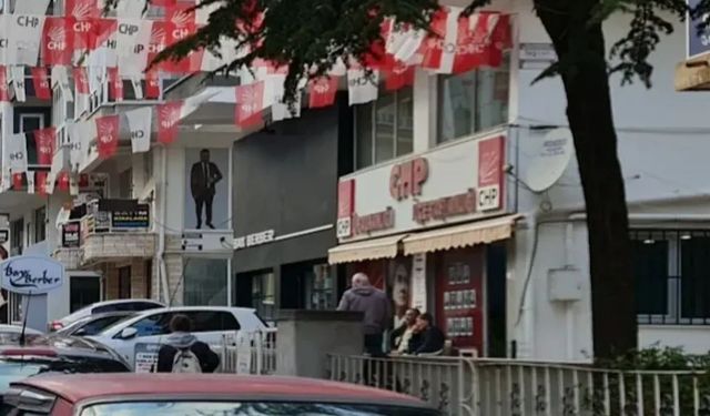 CHP Afyonkarahisar teşkilatı tarafını belli etti: “Genel Başkanımız Özgür Özel’dir”