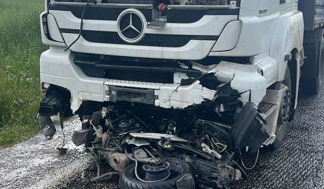 Afyonkarahisar’da feci kaza: Motosiklet tırın altına girdi, sürücü hayatını kaybetti