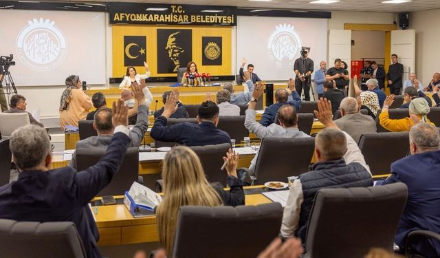 Afyonkarahisar Belediye Meclisi'nde taşlar yerinden oynuyor: 9 meclis üyesi için parti değişimi iddiası