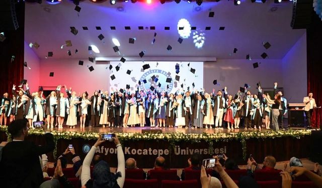 AKÜ’de mezuniyet heyecanı başladı