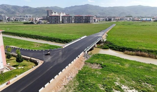 Afyonkarahisar'da yollar yenileniyor: Asfalt çalışmaları hız kesmeden sürüyor