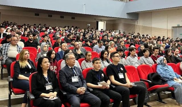 Afyon’da binlerce genç tarihin izini sürdü: “Milli belleğimizi kaybedersek yok olmaya mahkûm oluruz”