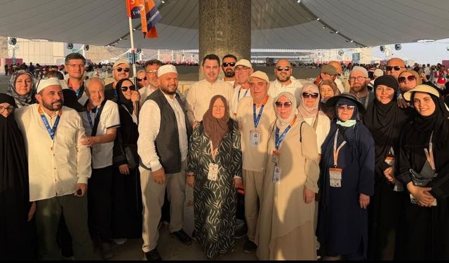 Bakan Murat Kurum, Kutsal Topraklarda Afyonkarahisarlı Hacılarla Bayramlaştı!