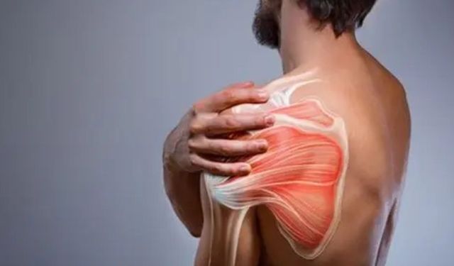 Omuz Ağrısı Deyip Geçmeyin! "Donuk Omuz Sendromu" Saç Taramayı Bile Engelliyor