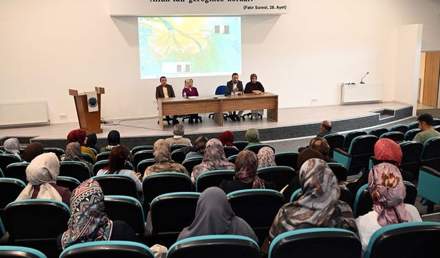 AKÜ İlahiyat’ta kariyer zirvesi: Başarılı mezunlar tecrübelerini paylaştı
