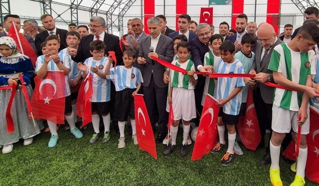 AK Parti Afyonkarahisar İl Başkanlığı’ndan Yatırım Atağı: Doğanlı’ya Modern Halı Saha