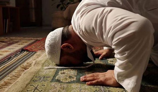 Kurban kestikten sonra hangi namaz kılınır? Kurban şükür namazı nasıl kılınır, kaç rekat? Kurban namazı zorunlu mudur?