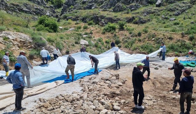 Afyonkarahisar'da İmece Kültürü Örneği! Kınık Köylüleri Dağa Çıkıp İmece Usulü Su Hattını Yeniledi
