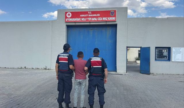 Afyonkarahisar'da saklanan 35 kişi jandarmanın radarına takıldı