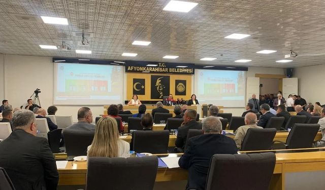 Afyonkarahisar Belediye Meclisi’nde siyasi tablo yeniden şekillendi: Köksal ve 5 üye AK Parti’ye katıldı