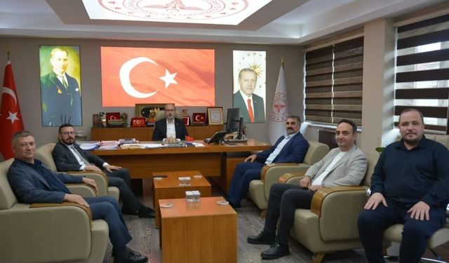 AK Parti merkez ilçe heyeti İl Sağlık Müdürü Öztürk’ü ziyaret etti